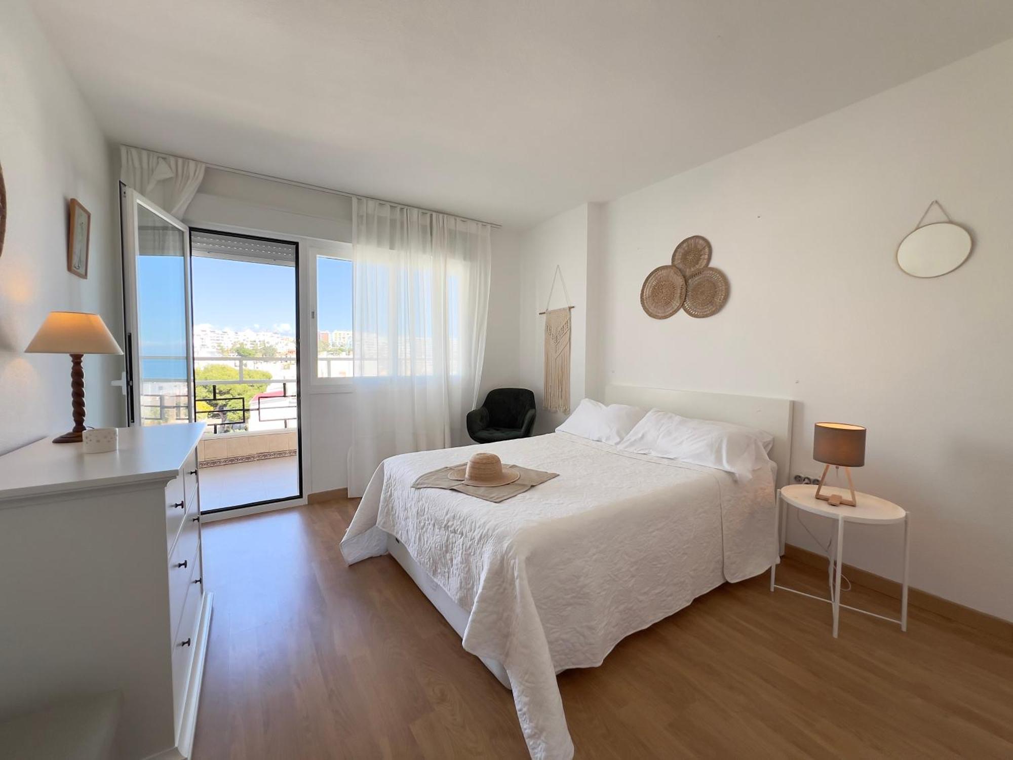 شقة En Carihuela Con Vistas Y Plaza De Garaje, Nucleo Cristal توريمولينوس المظهر الخارجي الصورة