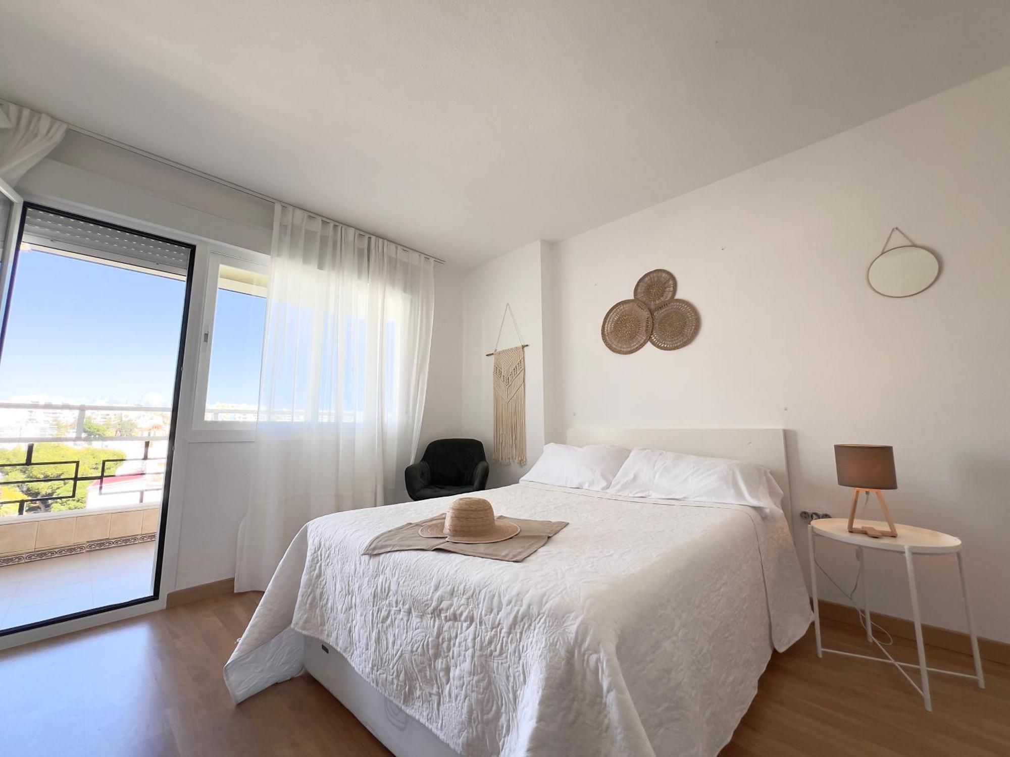 شقة En Carihuela Con Vistas Y Plaza De Garaje, Nucleo Cristal توريمولينوس المظهر الخارجي الصورة
