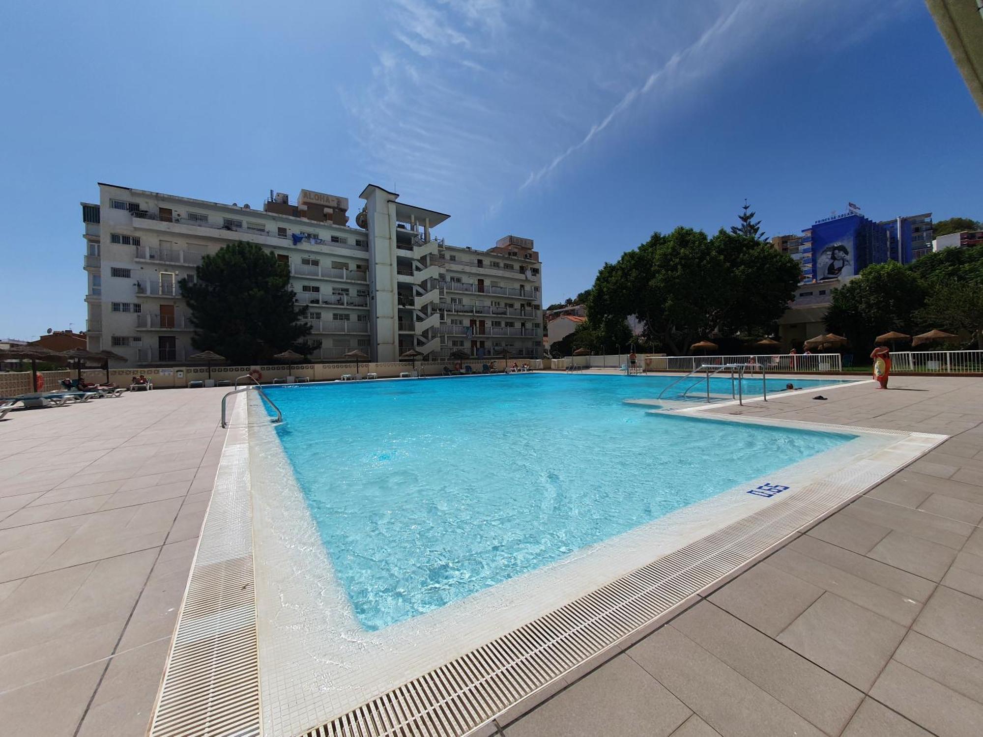 شقة En Carihuela Con Vistas Y Plaza De Garaje, Nucleo Cristal توريمولينوس المظهر الخارجي الصورة