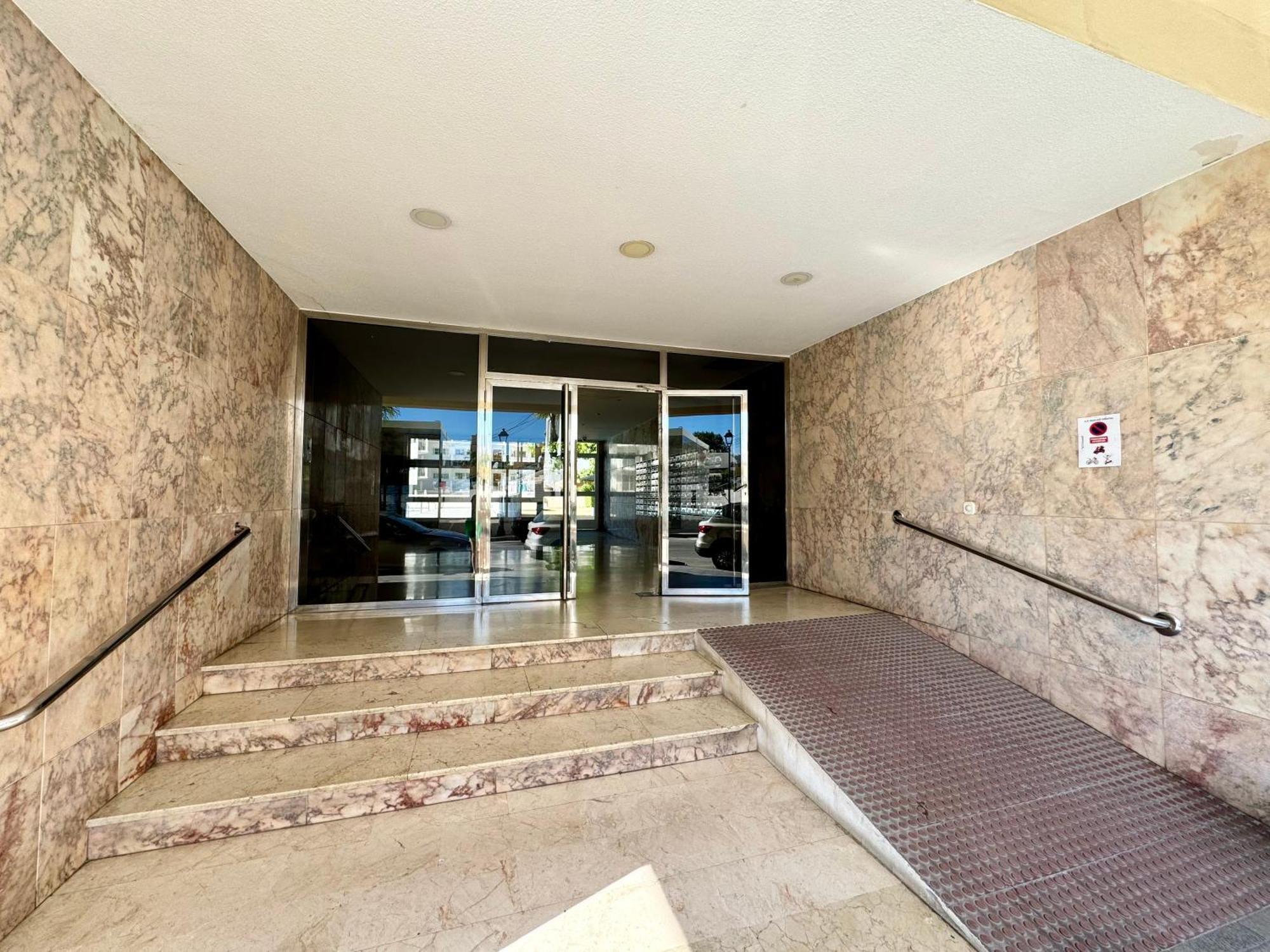 شقة En Carihuela Con Vistas Y Plaza De Garaje, Nucleo Cristal توريمولينوس الغرفة الصورة