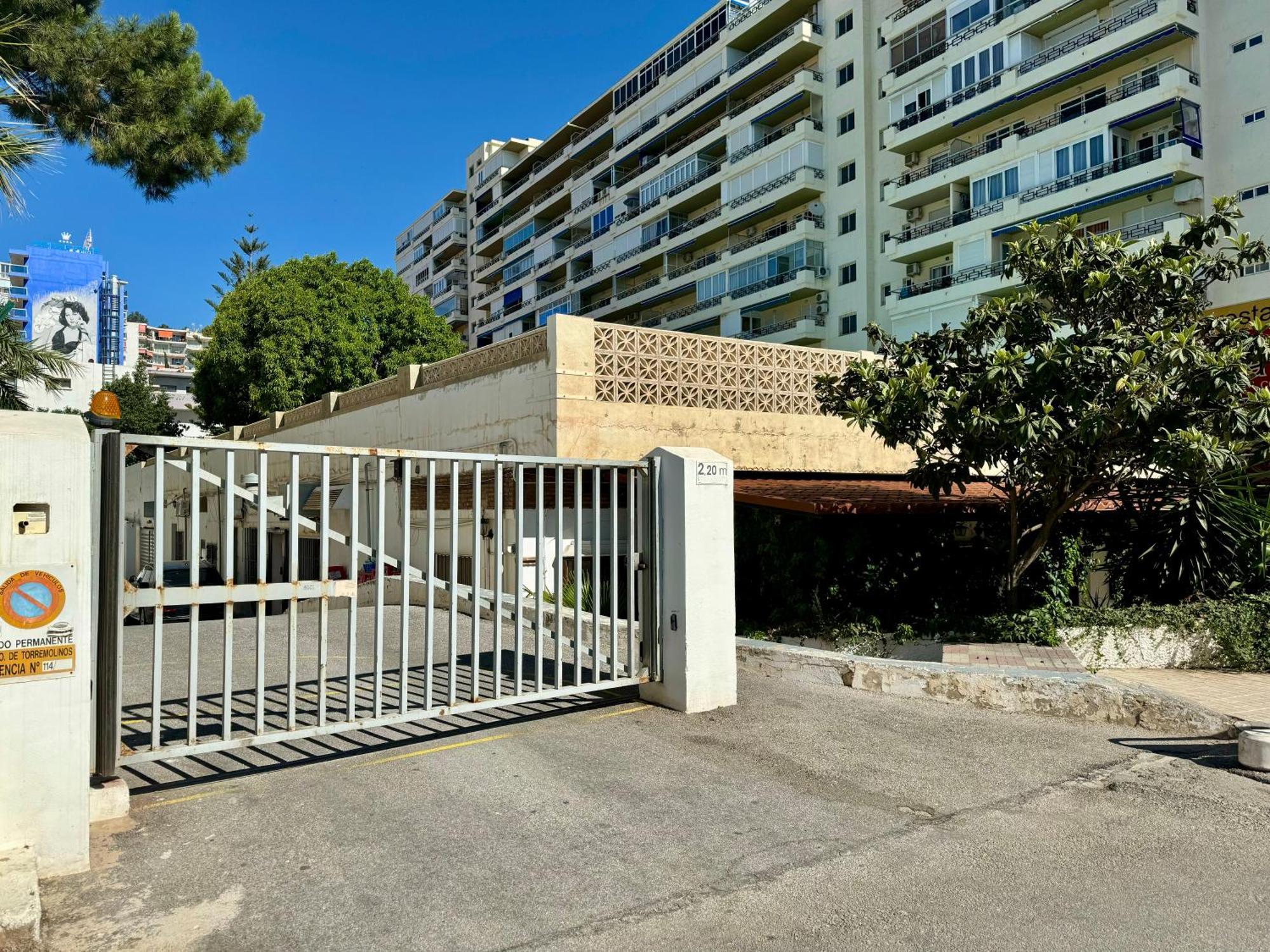 شقة En Carihuela Con Vistas Y Plaza De Garaje, Nucleo Cristal توريمولينوس الغرفة الصورة